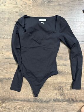 Aritzia Babaton Black Long-Sleeve Scoop Neck Bodysuit